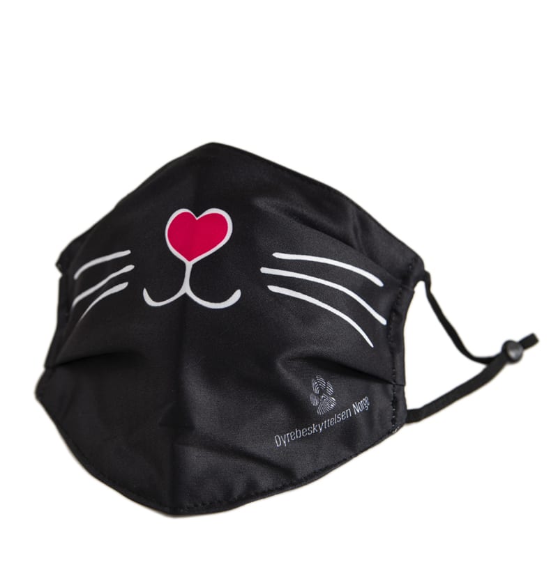 Svart munnbind med logo og søtt pusekatt-motiv